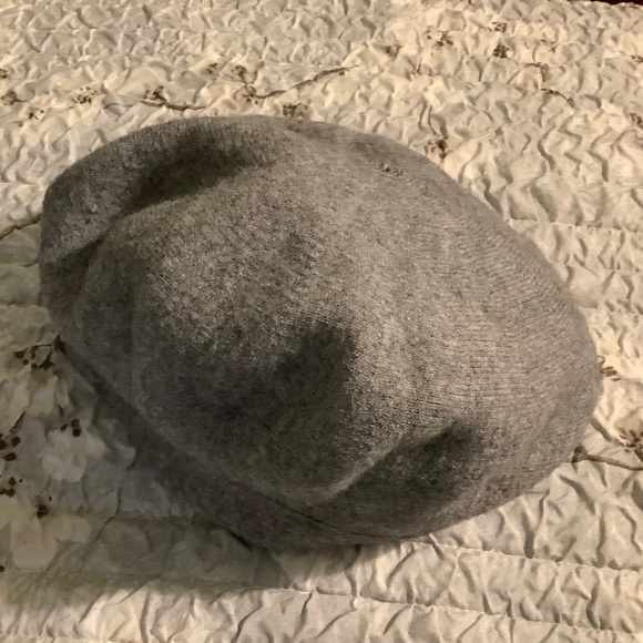 Grey Burret - Picture 3 of 5